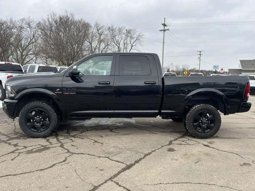 2017 RAM 2500 Laramie Crew Cab 4x4 6'4' Box