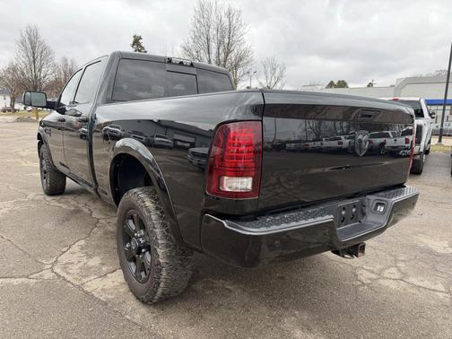 2017 RAM 2500 Laramie Crew Cab 4x4 6'4' Box