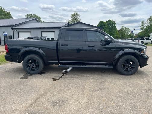 Brilliant Black Crystal Pearl 2018 RAM 1500 Sport