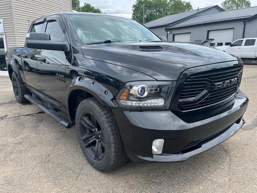 Brilliant Black Crystal Pearl 2018 RAM 1500 Sport