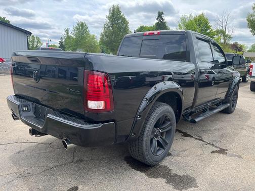Brilliant Black Crystal Pearl 2018 RAM 1500 Sport