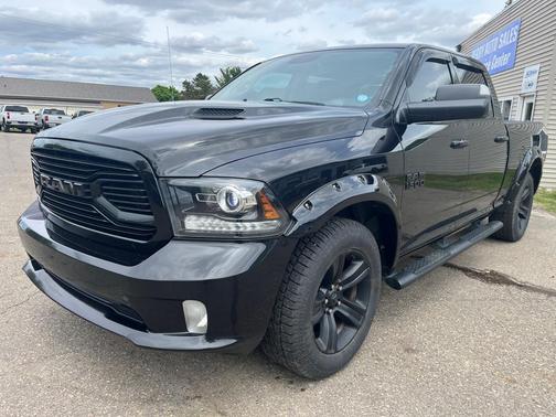 Brilliant Black Crystal Pearl 2018 RAM 1500 Sport