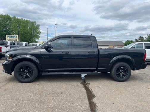 Brilliant Black Crystal Pearl 2018 RAM 1500 Sport