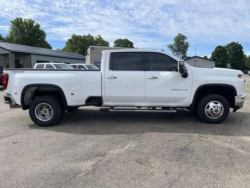 WHITE 2022 Chevrolet Silverado 3500 LTZ
