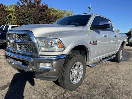 2017 RAM 2500 Laramie Crew Cab 4x4 6'4' Box