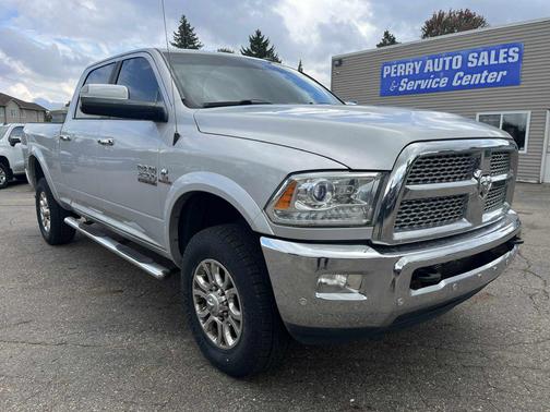 2017 RAM 2500 Laramie Crew Cab 4x4 6'4' Box