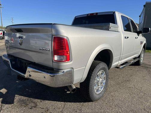 2017 RAM 2500 Laramie Crew Cab 4x4 6'4' Box