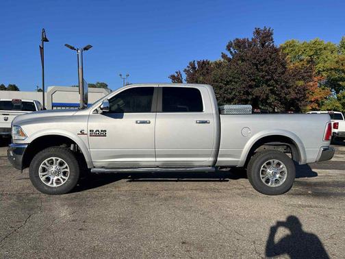 2017 RAM 2500 Laramie Crew Cab 4x4 6'4' Box