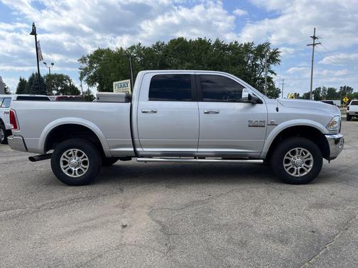 Bright Silver Metallic Clearcoat 2017 RAM 2500 Laramie Crew Cab 4x4 6'4' Box