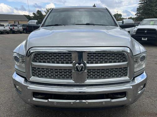 2017 RAM 2500 Laramie Crew Cab 4x4 6'4' Box