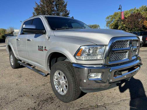2017 RAM 2500 Laramie Crew Cab 4x4 6'4' Box