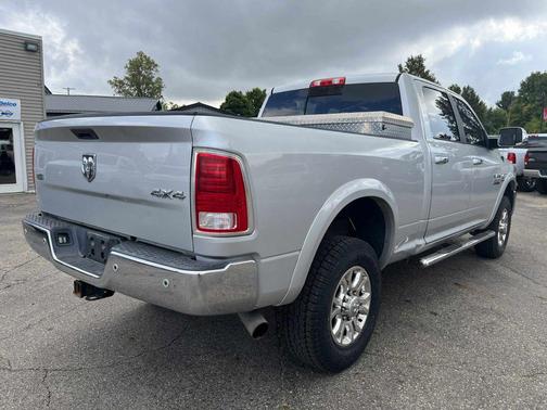 2017 RAM 2500 Laramie Crew Cab 4x4 6'4' Box