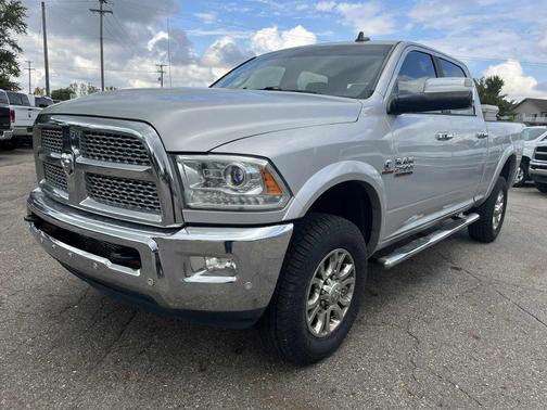 2017 RAM 2500 Laramie Crew Cab 4x4 6'4' Box