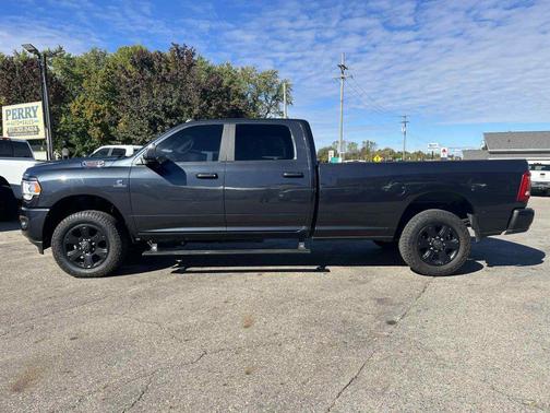 2022 RAM 3500 Big Horn Crew Cab 4x4 8' Box