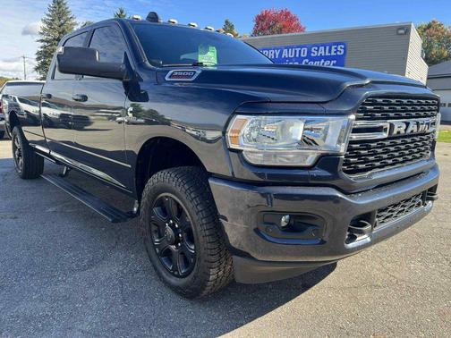 2022 RAM 3500 Big Horn Crew Cab 4x4 8' Box