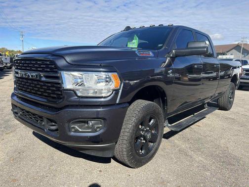 2022 RAM 3500 Big Horn Crew Cab 4x4 8' Box