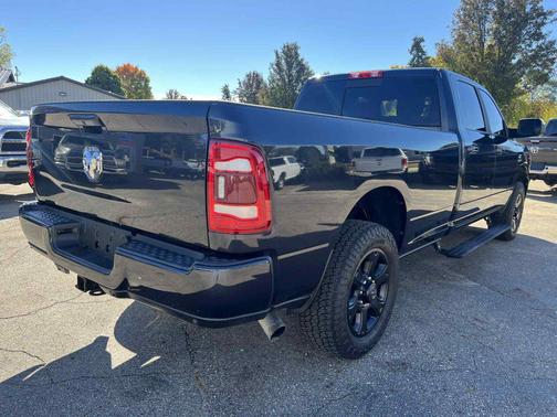 2022 RAM 3500 Big Horn Crew Cab 4x4 8' Box