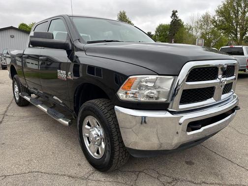 Brilliant Black Crystal Pearlcoat 2018 RAM 2500 Tradesman Crew Cab 4x4 6'4' Box