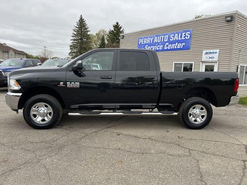 Brilliant Black Crystal Pearlcoat 2018 RAM 2500 Tradesman Crew Cab 4x4 6'4' Box