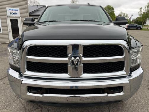 Brilliant Black Crystal Pearlcoat 2018 RAM 2500 Tradesman Crew Cab 4x4 6'4' Box