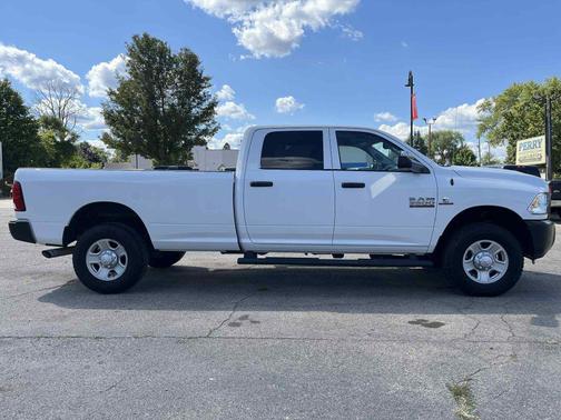 2018 RAM 3500 Tradesman Crew Cab 4x4 8' Box