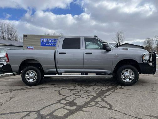 2023 RAM 2500 Tradesman Crew Cab 4x4 6'4' Box