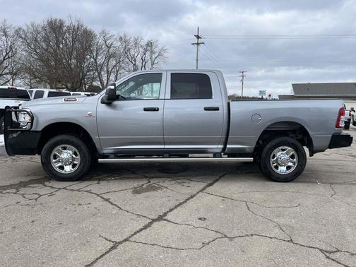 2023 RAM 2500 Tradesman Crew Cab 4x4 6'4' Box
