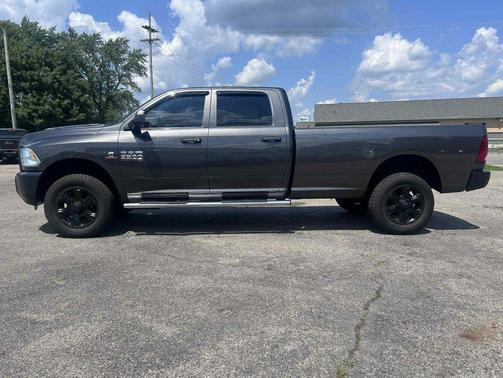 2018 RAM 3500 Tradesman Crew Cab 4x4 8' Box
