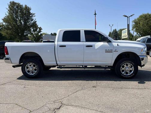 2018 RAM 2500 Tradesman Crew Cab 4x4 6'4' Box