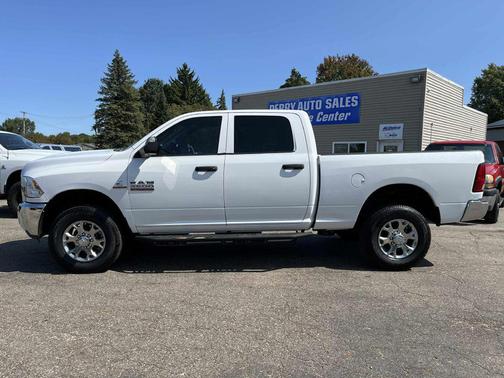 2018 RAM 2500 Tradesman Crew Cab 4x4 6'4' Box
