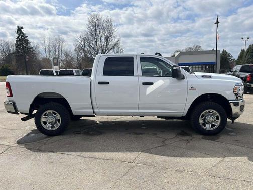 Bright White Clearcoat 2023 RAM 3500 Tradesman Crew Cab 4x4 6'4' Box