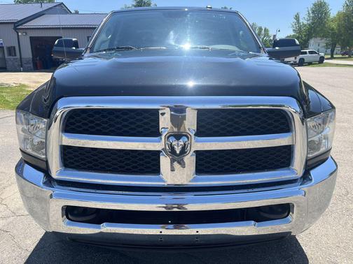 Brilliant Black Crystal Pearlcoat 2018 RAM 2500 Tradesman Crew Cab 4x4 6'4' Box