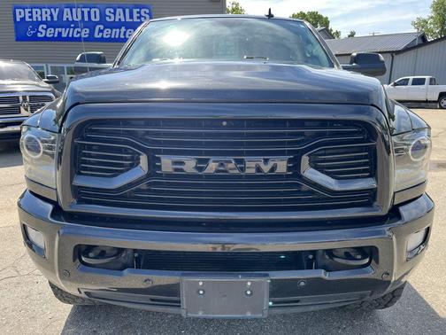 Brilliant Black Crystal Pearlcoat 2018 RAM 2500 Laramie Crew Cab 4x4 6'4' Box