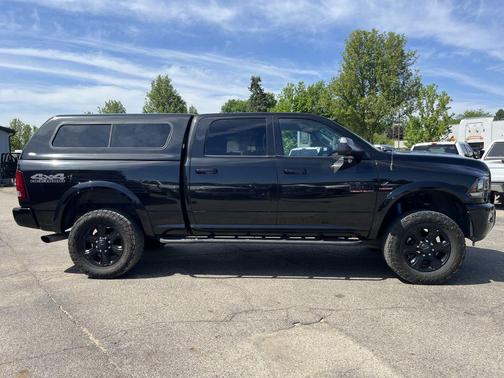 Brilliant Black Crystal Pearlcoat 2018 RAM 2500 Laramie Crew Cab 4x4 6'4' Box