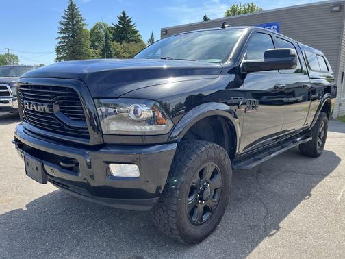 Brilliant Black Crystal Pearlcoat 2018 RAM 2500 Laramie Crew Cab 4x4 6'4' Box