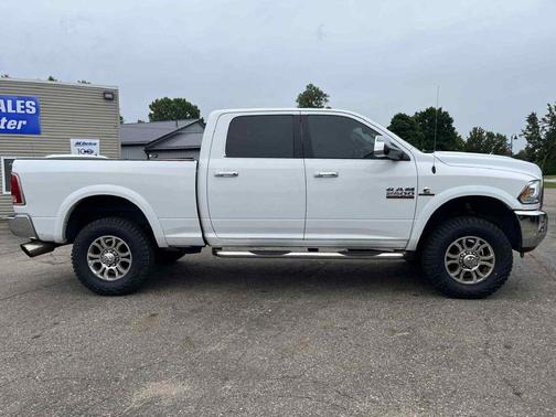 2018 RAM 2500 Laramie Crew Cab 4x4 6'4' Box