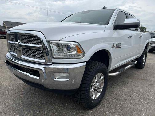 2018 RAM 2500 Laramie Crew Cab 4x4 6'4' Box