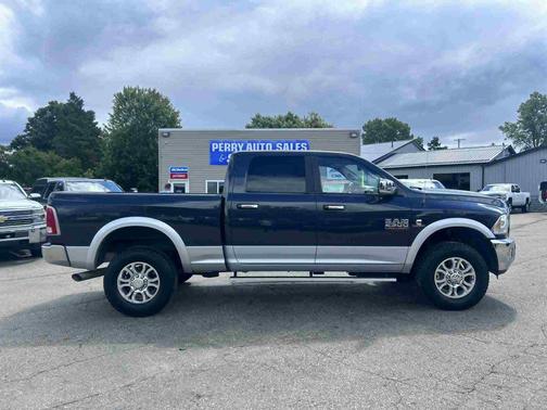 2017 RAM 2500 Laramie Crew Cab 4x4 6'4' Box