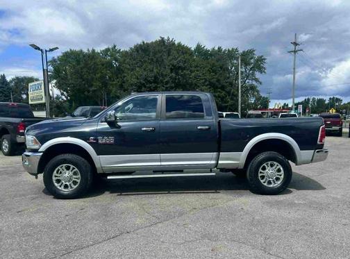 2017 RAM 2500 Laramie Crew Cab 4x4 6'4' Box