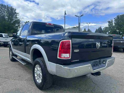 2017 RAM 2500 Laramie Crew Cab 4x4 6'4' Box