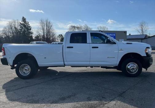 2022 RAM 3500 Tradesman Crew Cab 4x4 8' Box