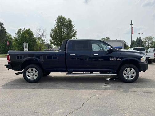 2017 RAM 3500 Laramie Crew Cab 4x4 8' Box
