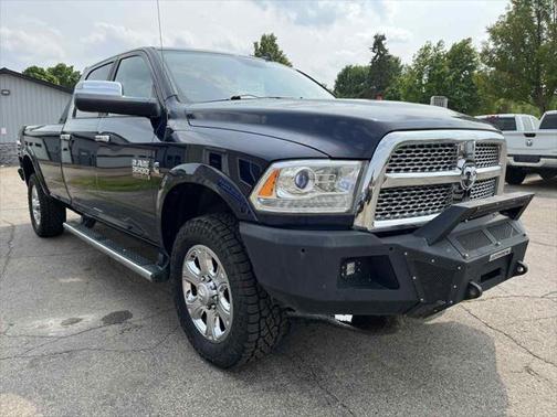 2017 RAM 3500 Laramie Crew Cab 4x4 8' Box