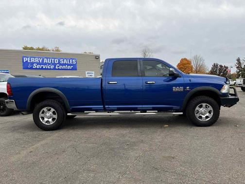 2017 RAM 2500 Big Horn Crew Cab 4x4 8' Box