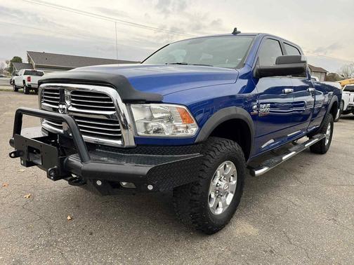 2017 RAM 2500 Big Horn Crew Cab 4x4 8' Box