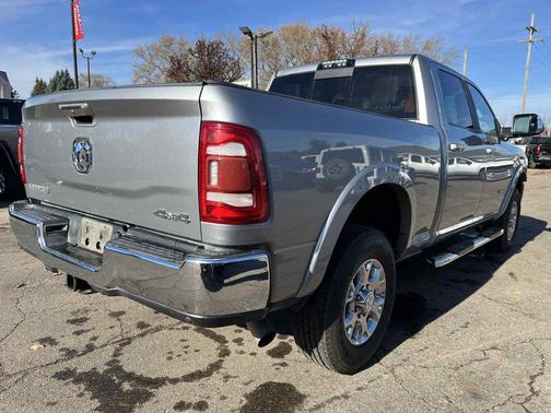 2019 RAM 2500 Laramie Crew Cab 4x4 6'4' Box