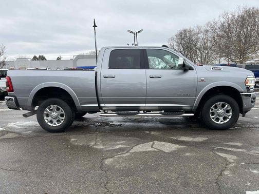 2019 RAM 2500 Laramie Crew Cab 4x4 6'4' Box