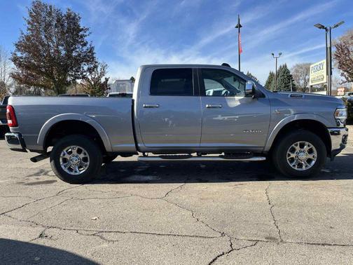 2019 RAM 2500 Laramie Crew Cab 4x4 6'4' Box