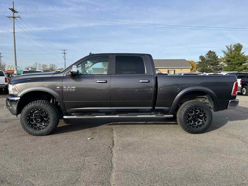 2017 RAM 2500 Laramie Crew Cab 4x4 6'4' Box