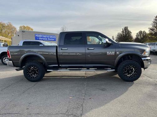 2017 RAM 2500 Laramie Crew Cab 4x4 6'4' Box